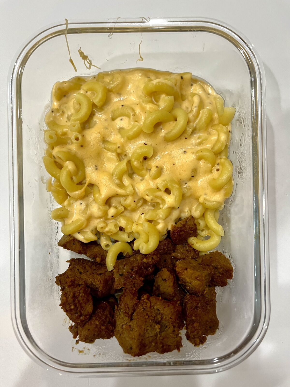 Low-Calorie Garlic Steak Bites with Mac & Cheese